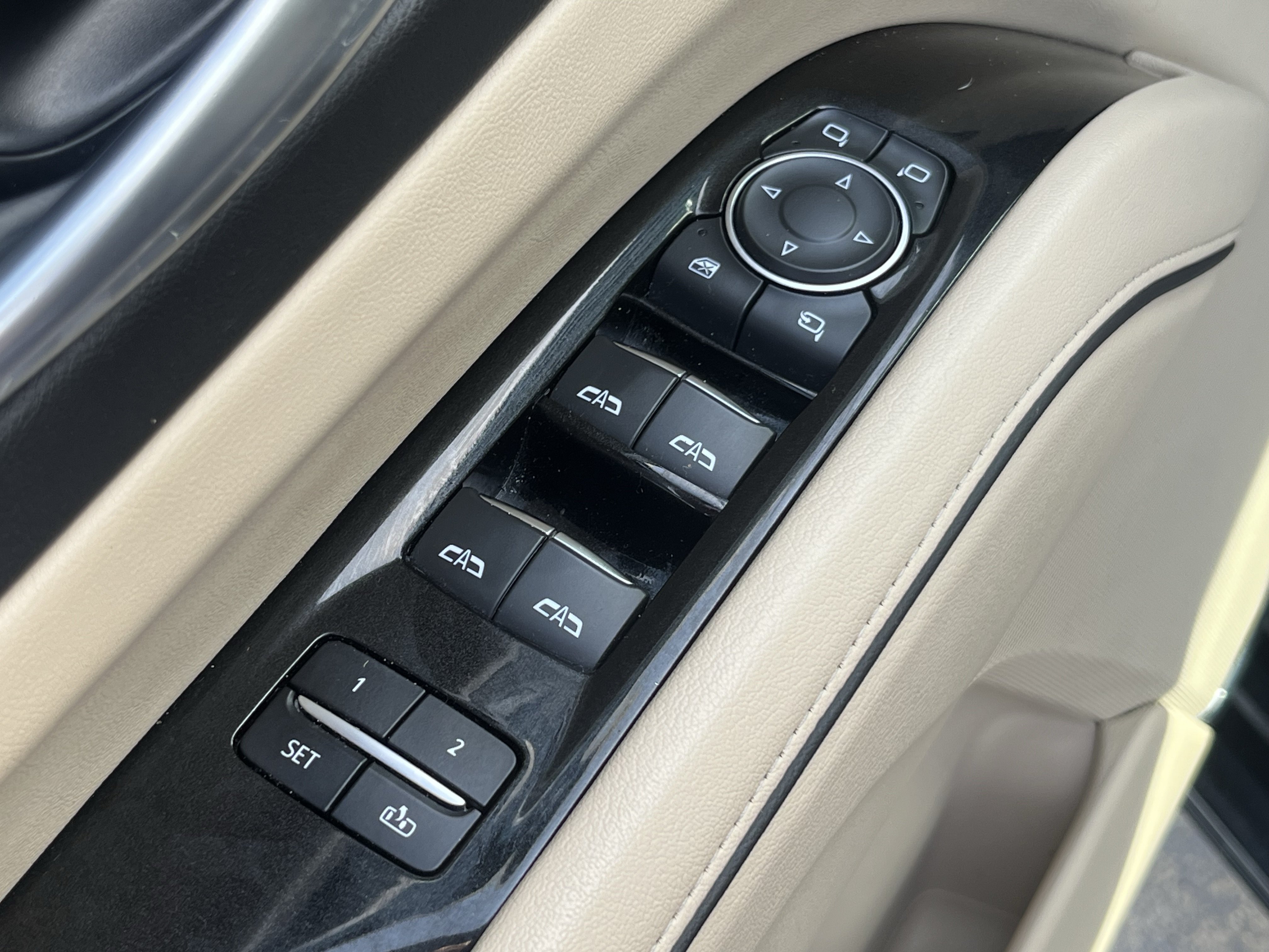 Used 2021 Cadillac Escalade Premium Luxury AWD/4WD image 27