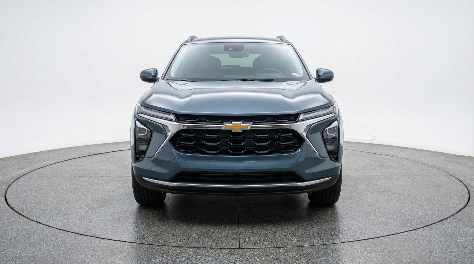 Used 2025 Chevrolet Trax LT w/ LT Convenience Package image 2