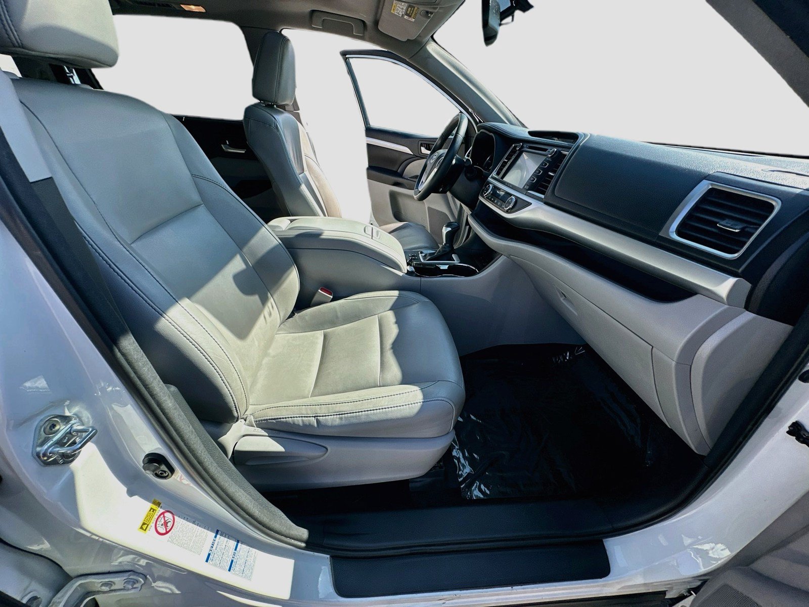 Used 2016 Toyota Highlander XLE AWD/4WD image 23