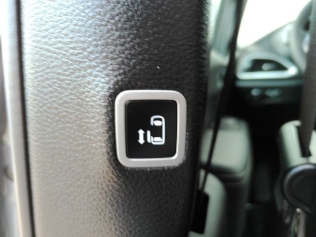 Used 2025 Chrysler Pacifica Select image 31