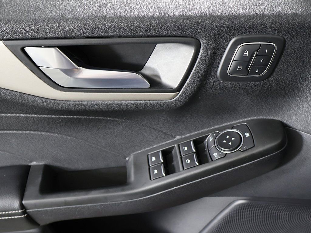 Used 2022 Ford Escape SEL w/ Technology Package image 31