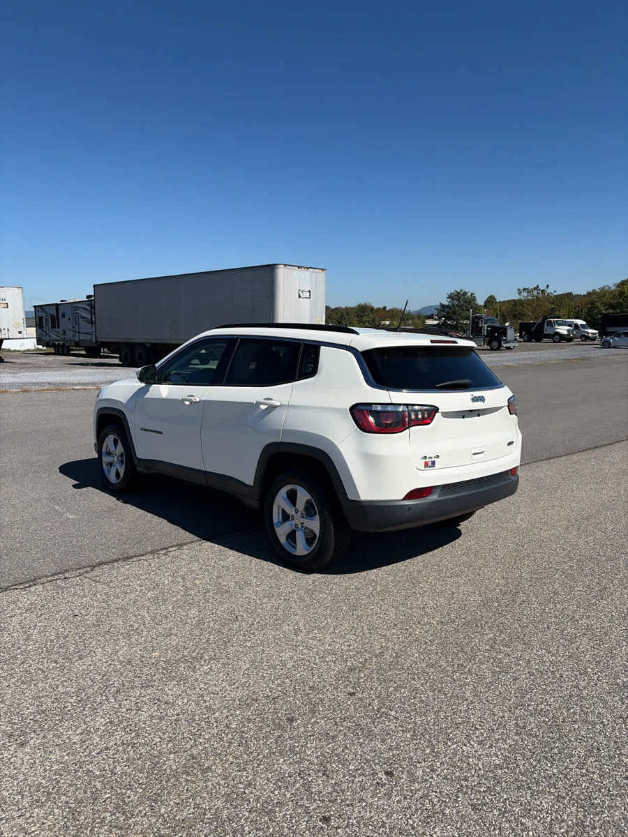 Used 2018 Jeep Compass Latitude w/ Popular Equipment Group AWD/4WD image 14