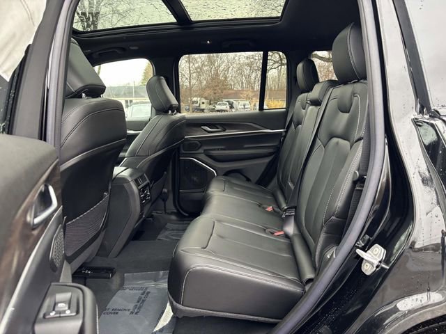 New 2026 Jeep Grand Cherokee Limited w/ Limited Altitude Package AWD/4WD image 9