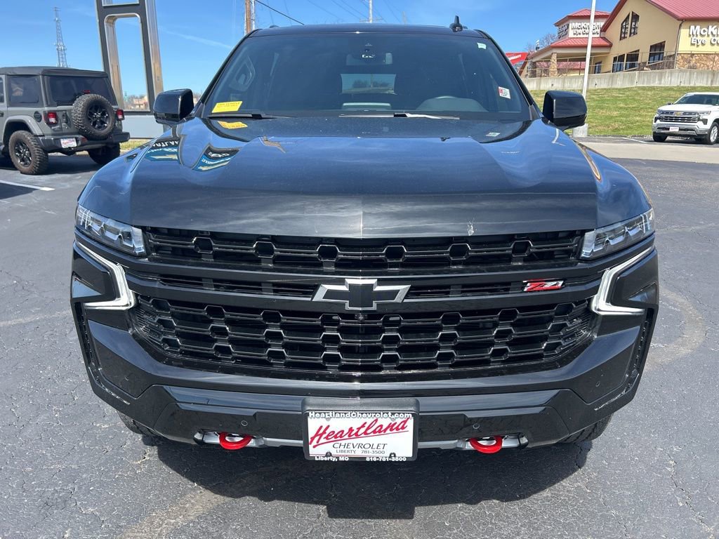 Used 2024 Chevrolet Suburban Z71 w/ Luxury Package AWD/4WD image 2