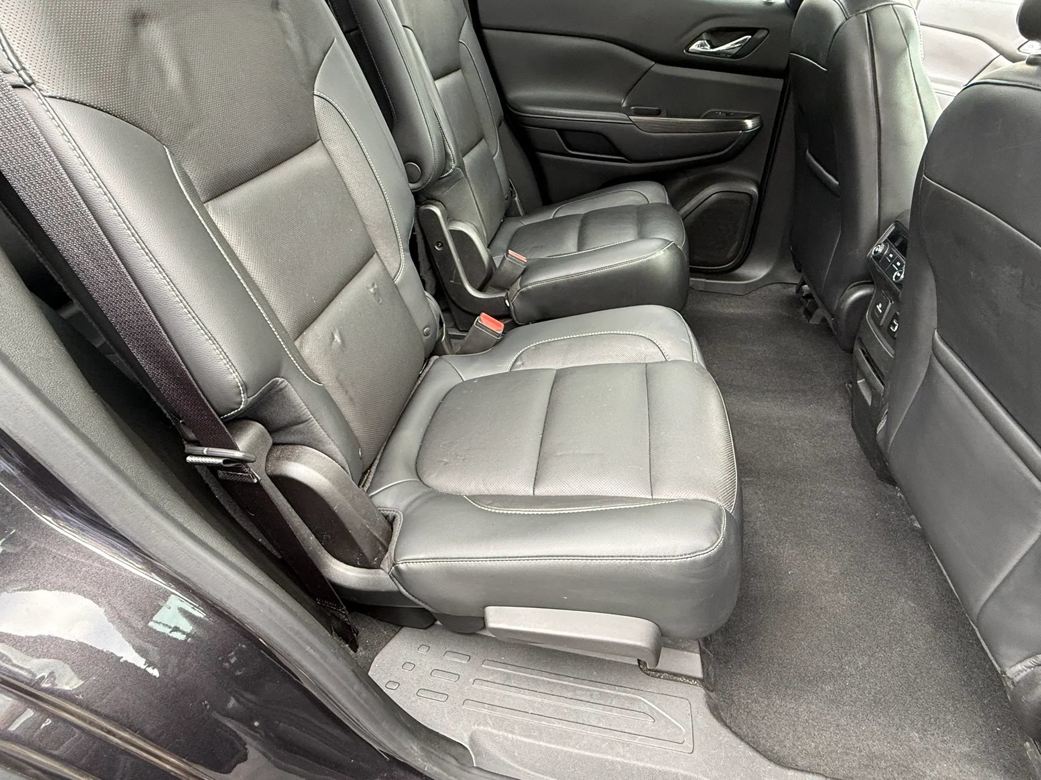 Used 2017 GMC Acadia SLT FWD image 17