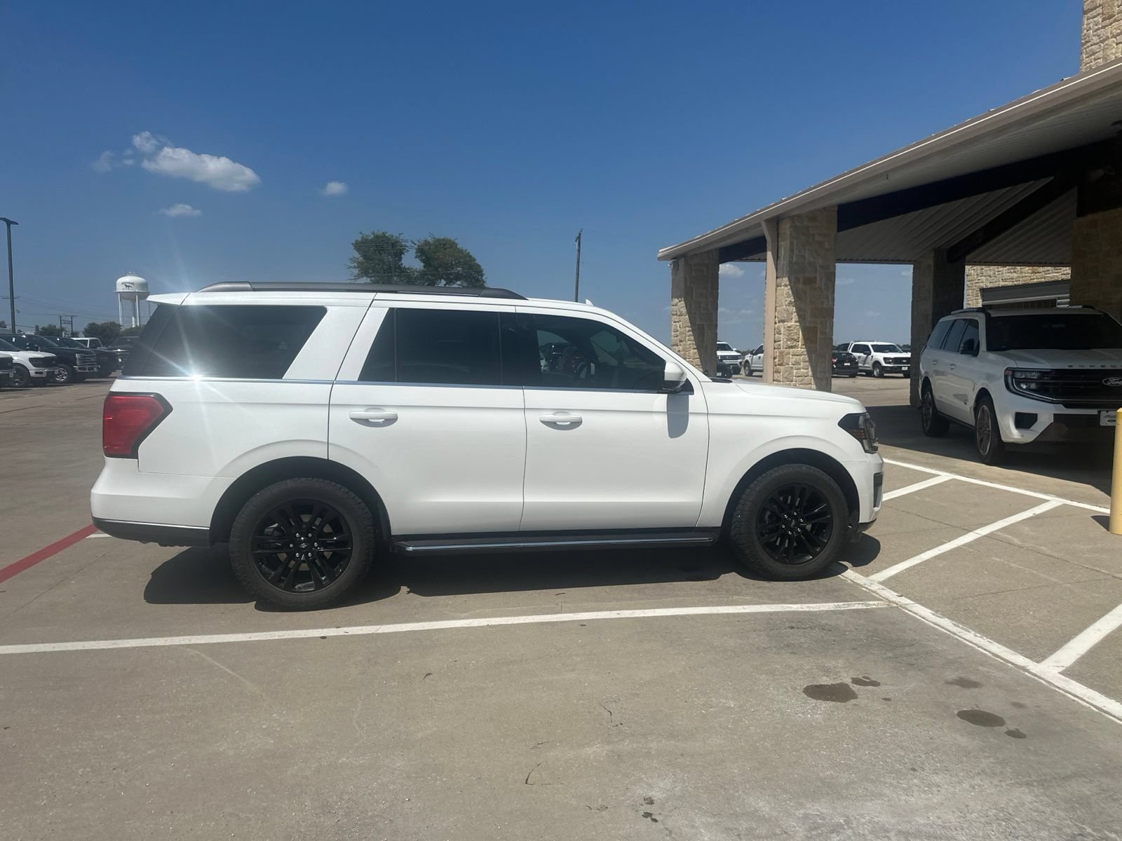 Used 2023 Ford Expedition XLT RWD image 6