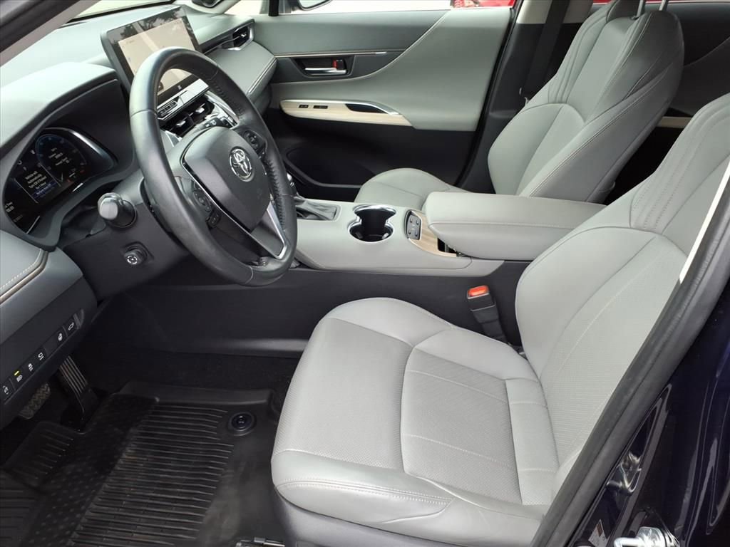 Used 2023 Toyota Venza Limited image 5