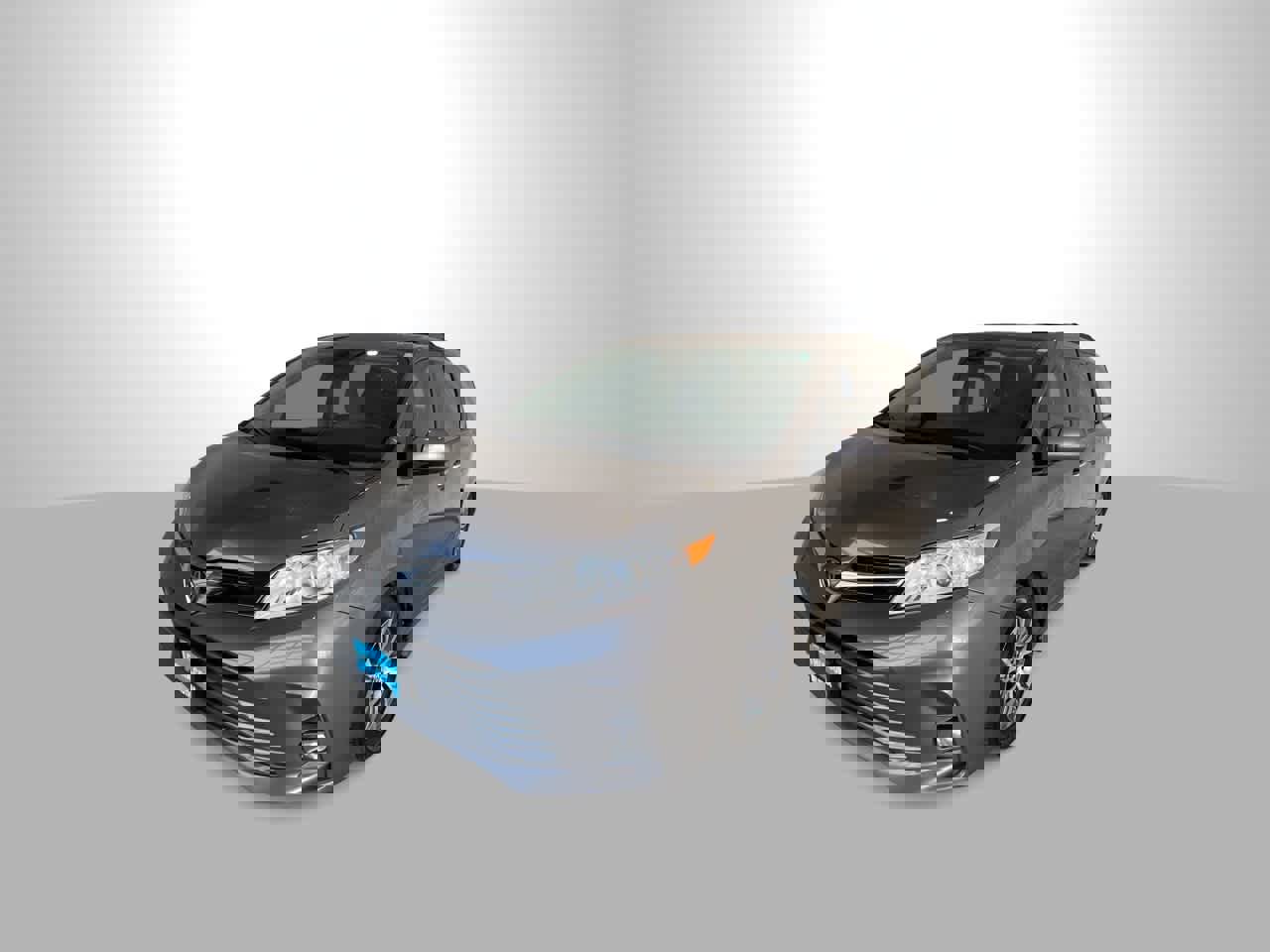 Used 2018 Toyota Sienna XLE w/ XLE Navigation Package image 4