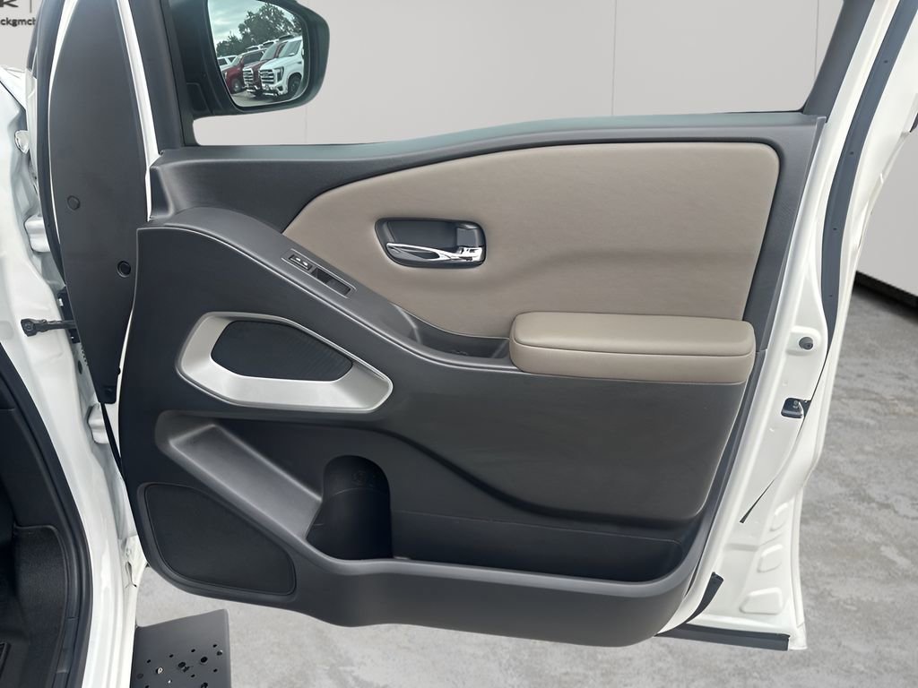 Used 2022 Nissan Frontier SV image 13