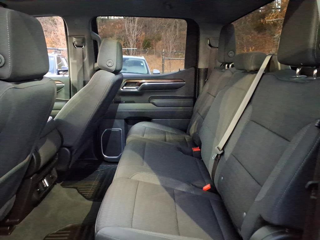 Used 2024 Chevrolet Silverado 1500 LT image 17