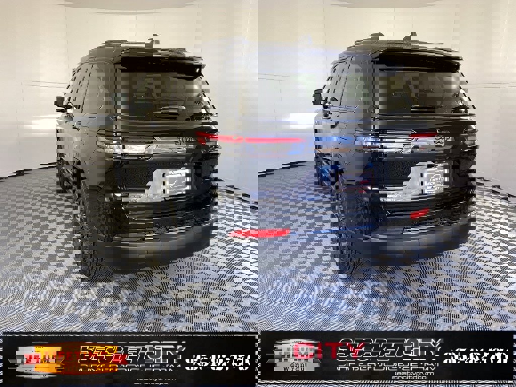 New 2025 Jeep Grand Cherokee L Limited image 5