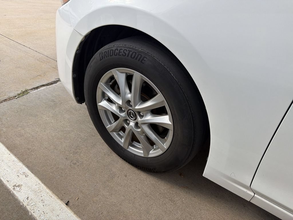 Used 2018 MAZDA MAZDA3 Sport FWD image 3