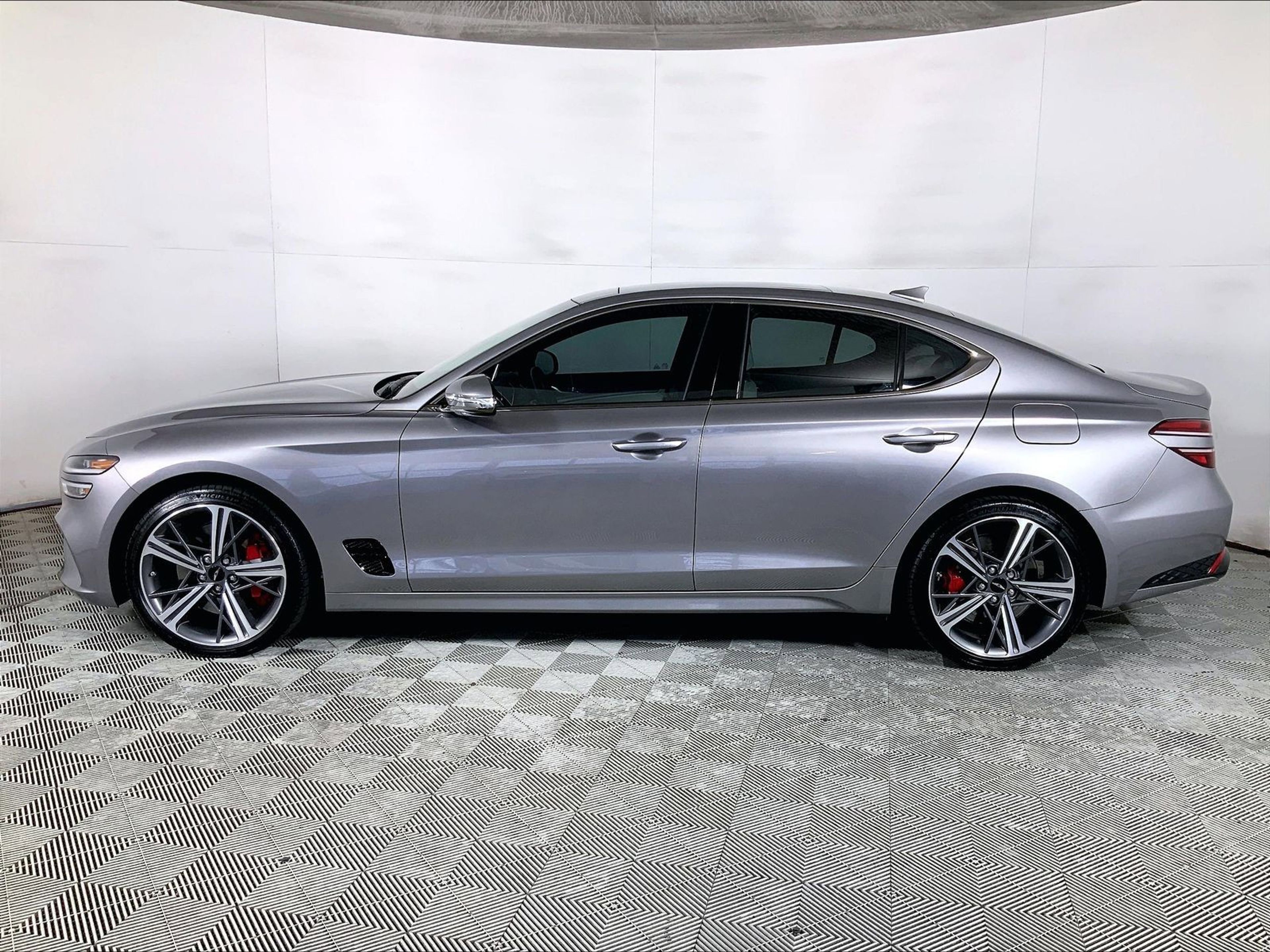 Used 2024 Genesis G70 3.3T Advanced RWD image 2