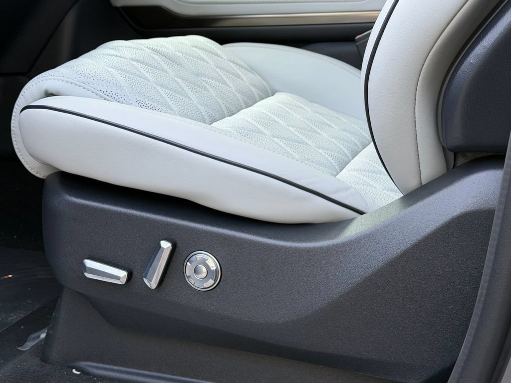 New 2026 Lincoln Navigator Black Label AWD/4WD image 25