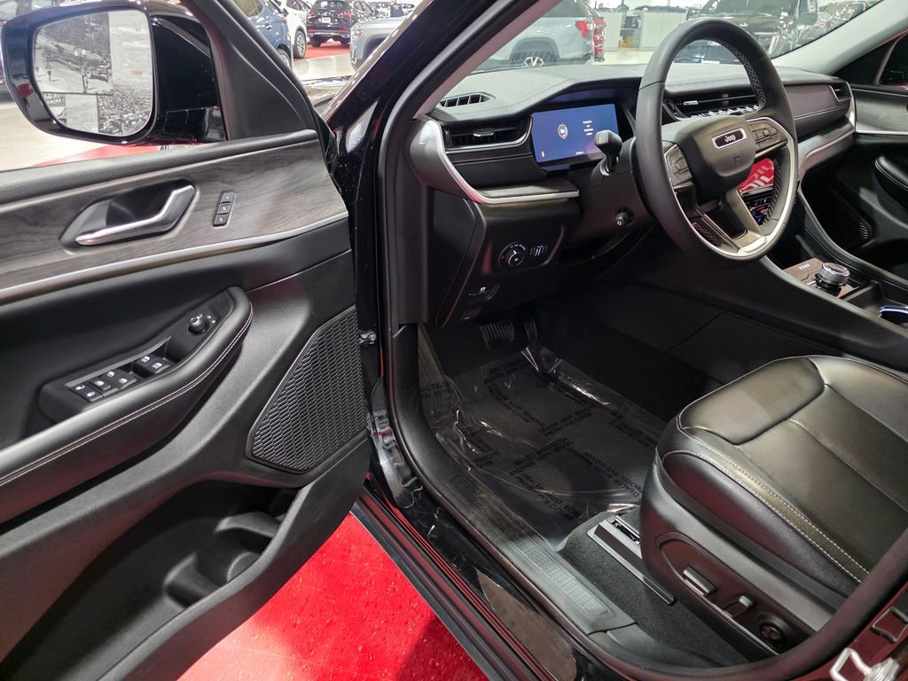 Used 2024 Jeep Grand Cherokee L Limited w/ Luxury Tech Group II image 11