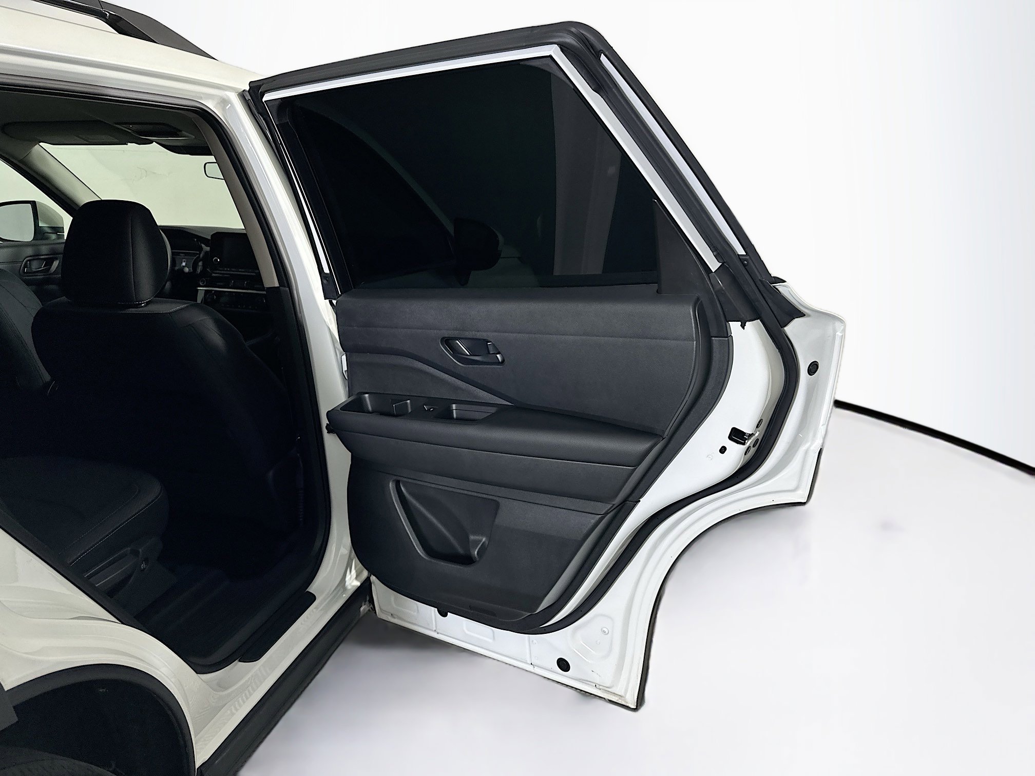 Used 2024 Nissan Pathfinder SV image 31