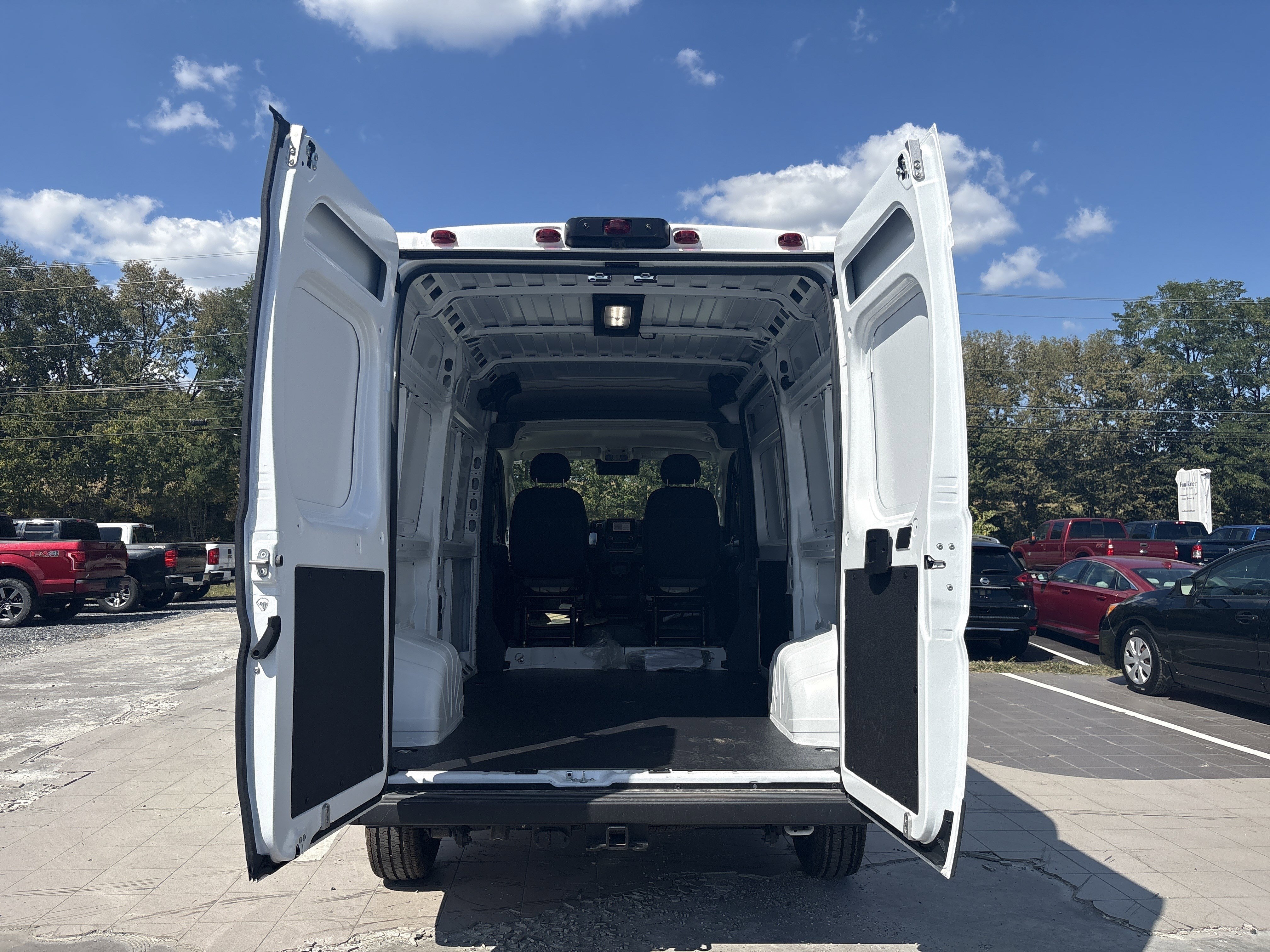 New 2025 RAM ProMaster 2500 w/ Convenience Group FWD image 11