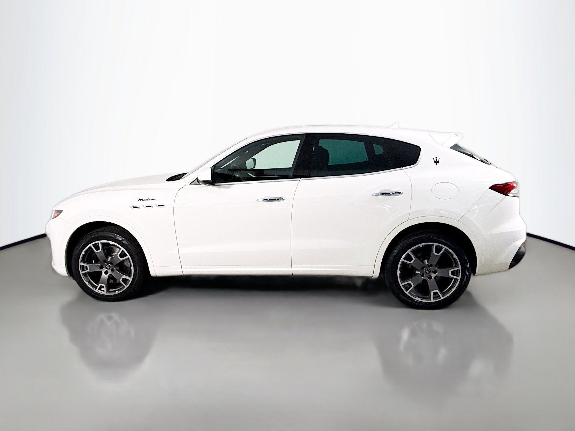 Used 2023 Maserati Levante Modena image 6