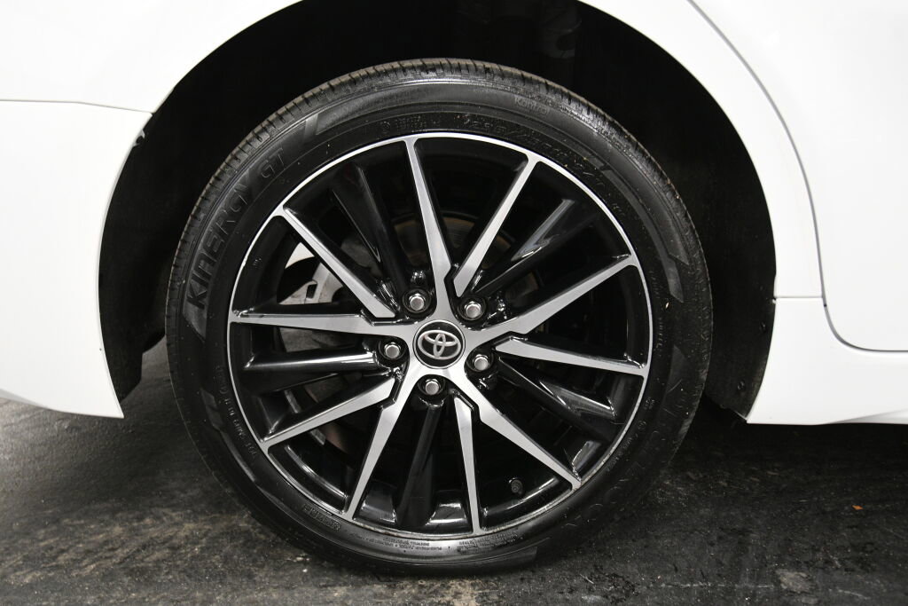 Used 2024 Toyota Camry SE image 29