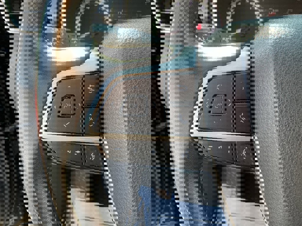 Used 2023 Toyota Highlander XLE image 8