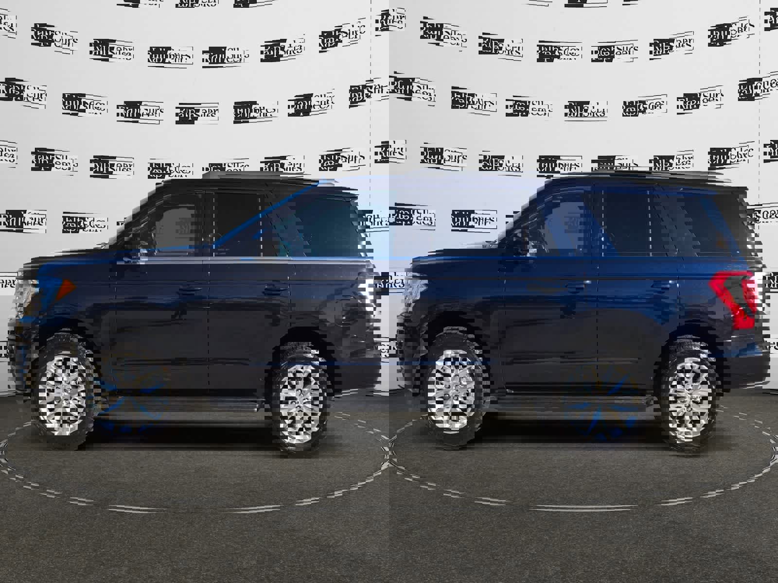 Used 2021 Ford Expedition XLT image 3