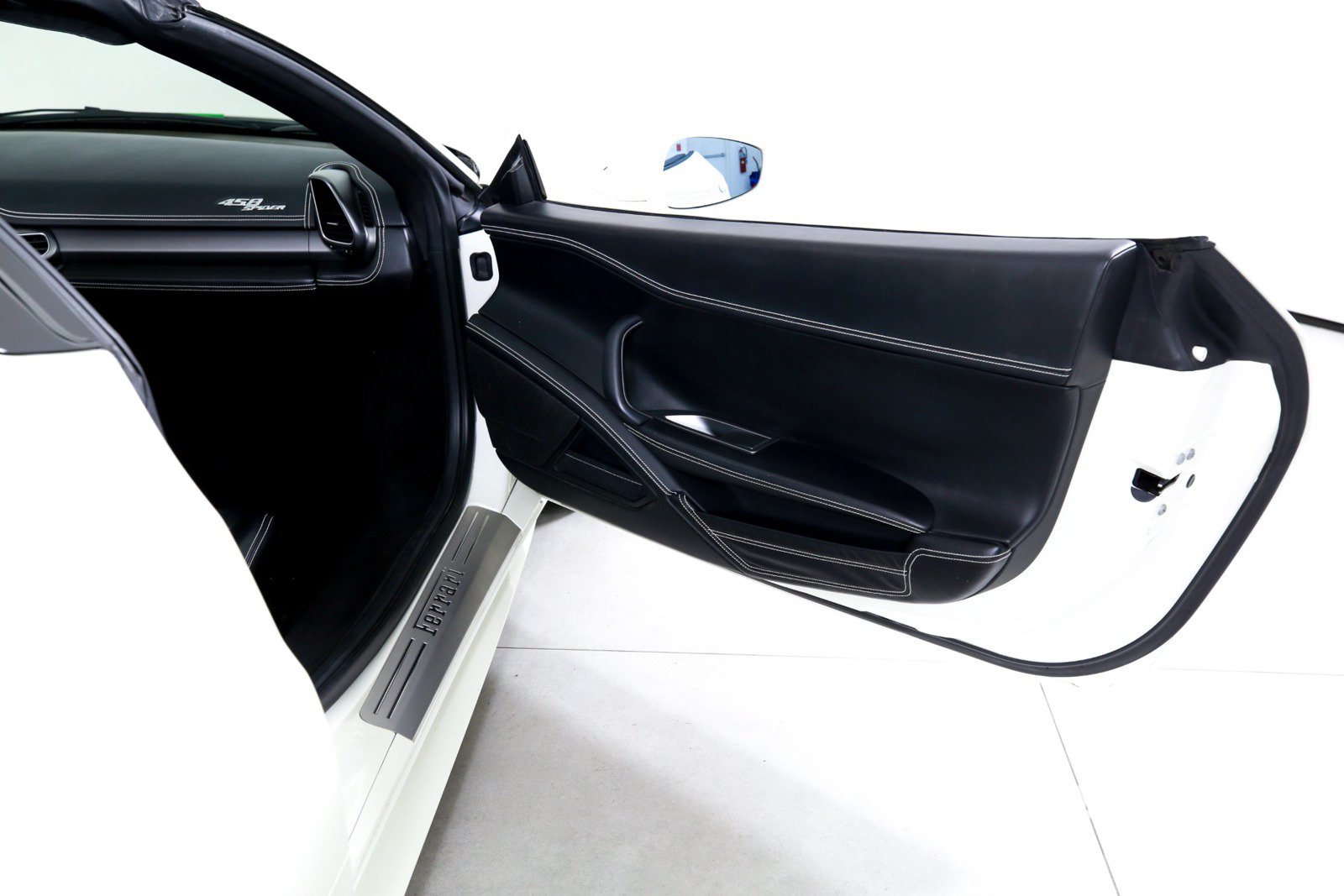 Used 2014 Ferrari 458 Spider RWD image 19
