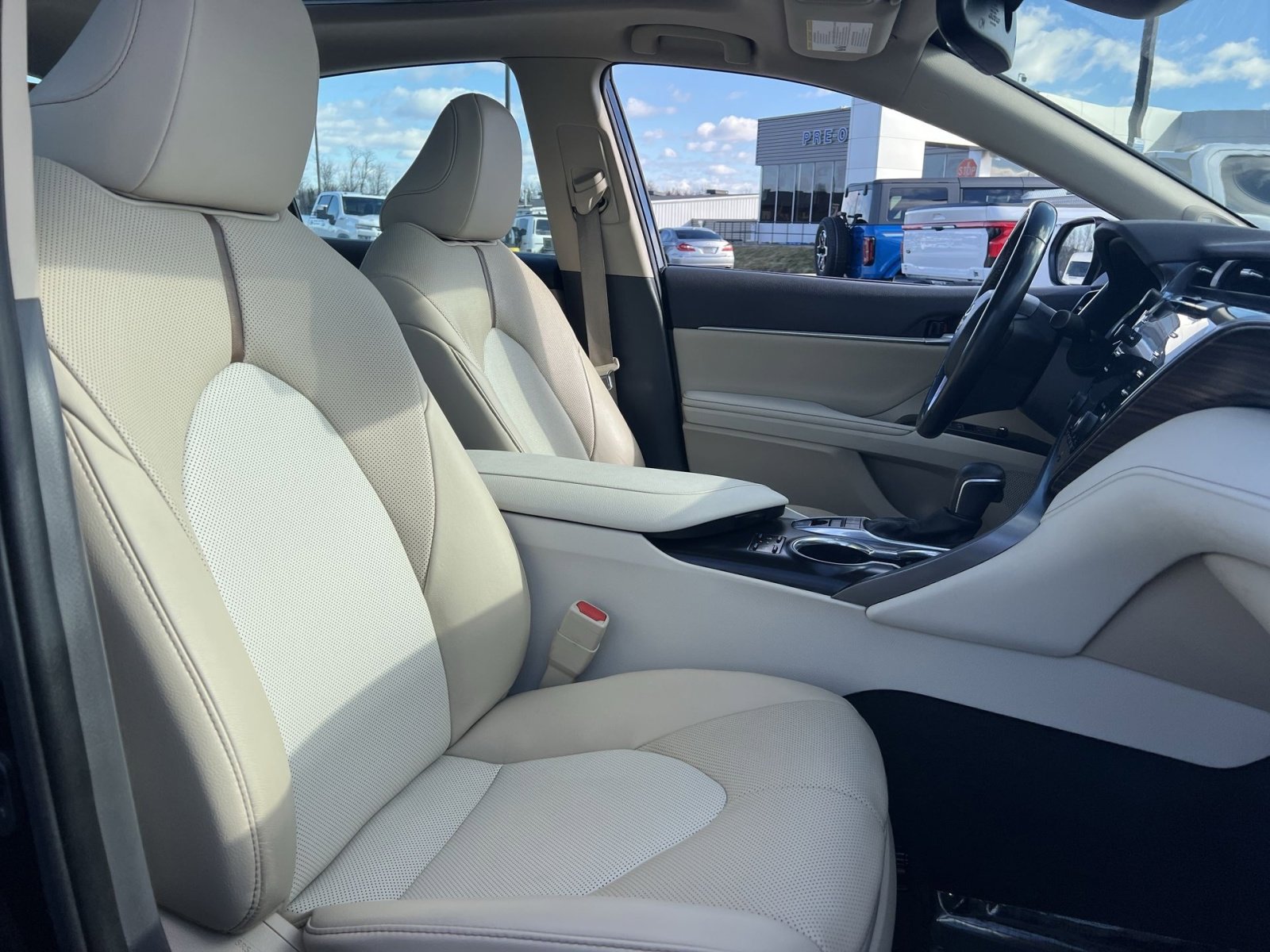 Used 2020 Toyota Camry XLE image 26