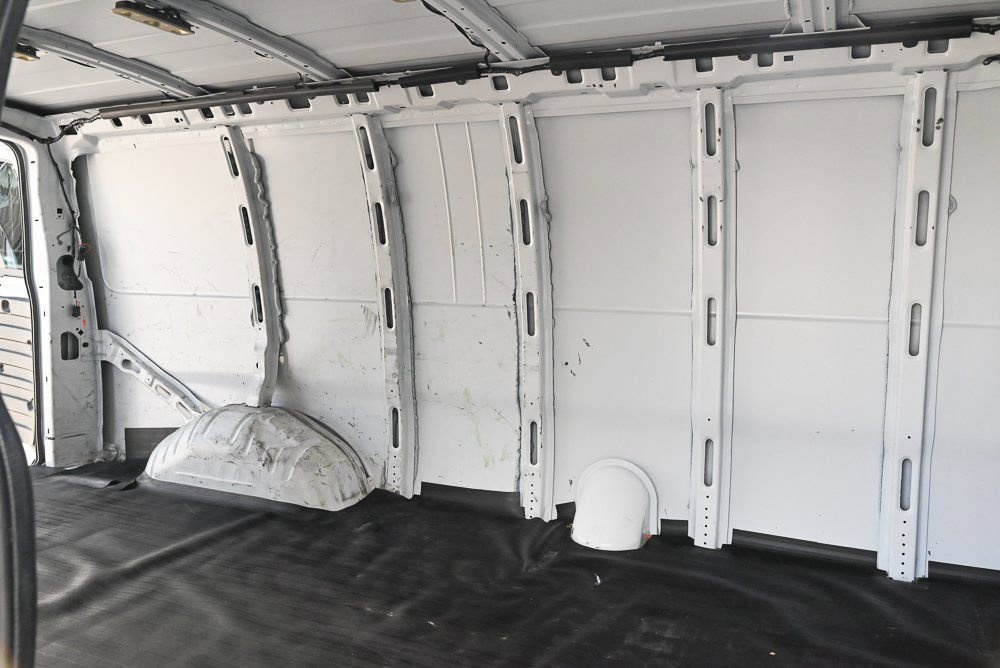 Used 2022 Chevrolet Express 3500 Extended w/ Driver Convenience Package image 15