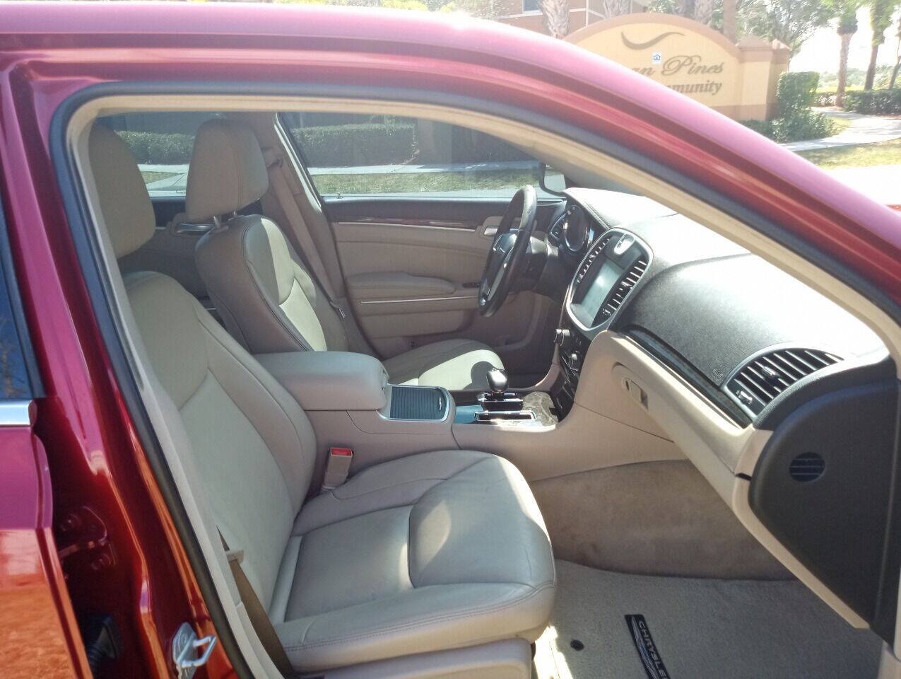 Used 2013 Chrysler 300 RWD image 19