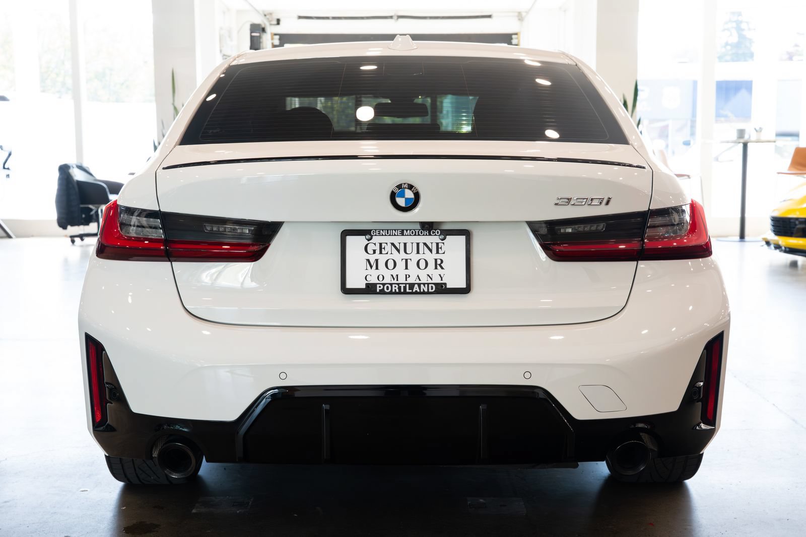 Used 2024 BMW 330i Sedan w/ M Sport Package RWD image 5