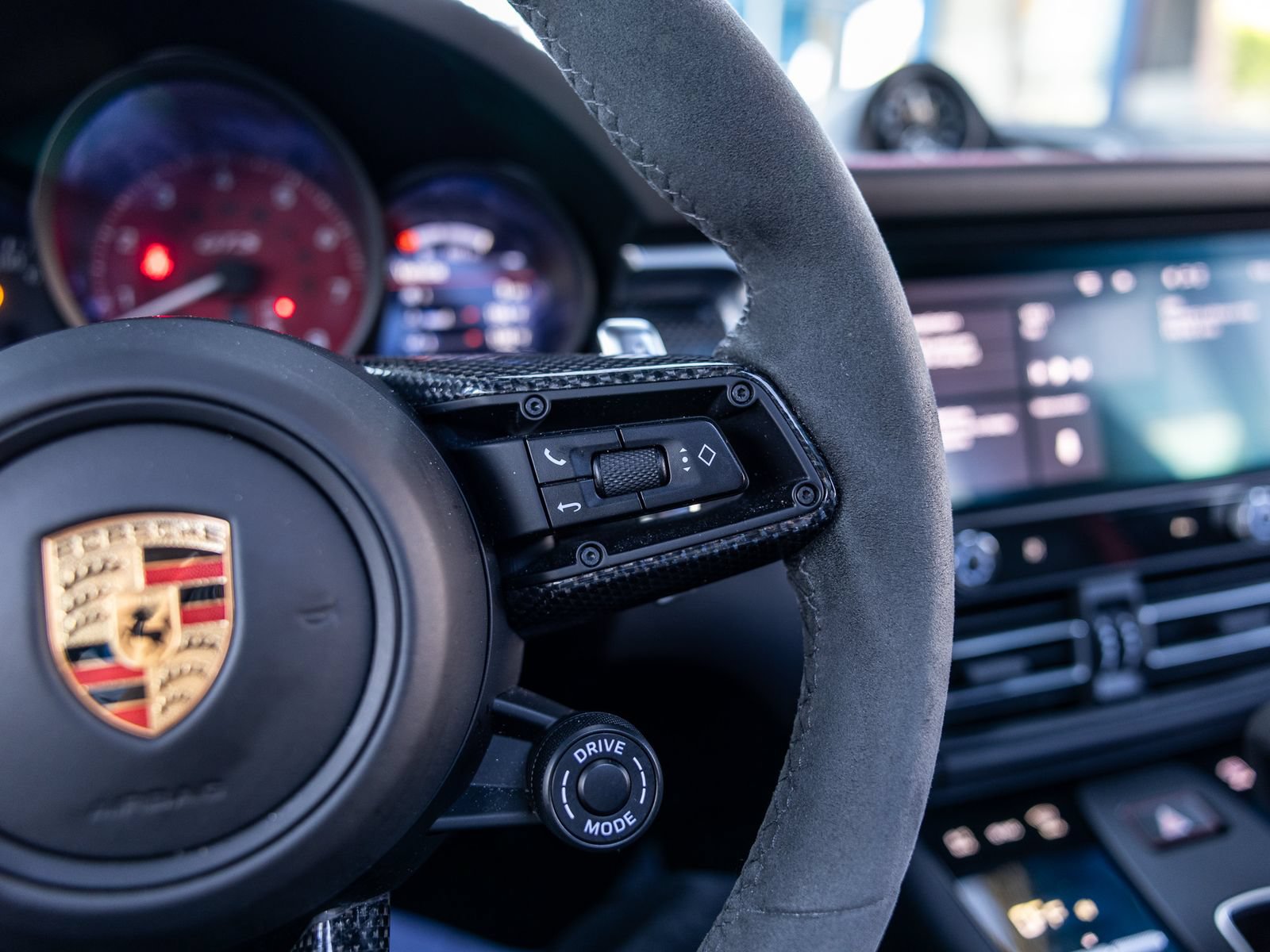 Certified 2024 Porsche Macan GTS AWD/4WD image 32