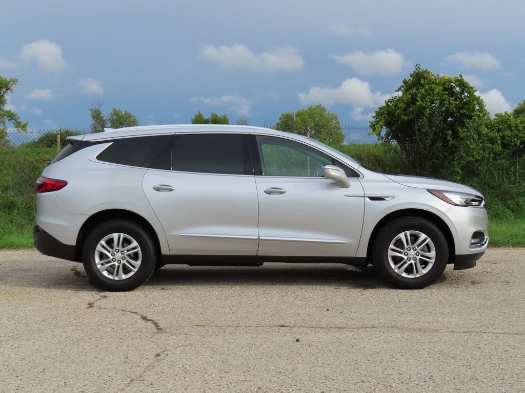 Used 2020 Buick Enclave Essence w/ Sound and Sites Package AWD/4WD image 2