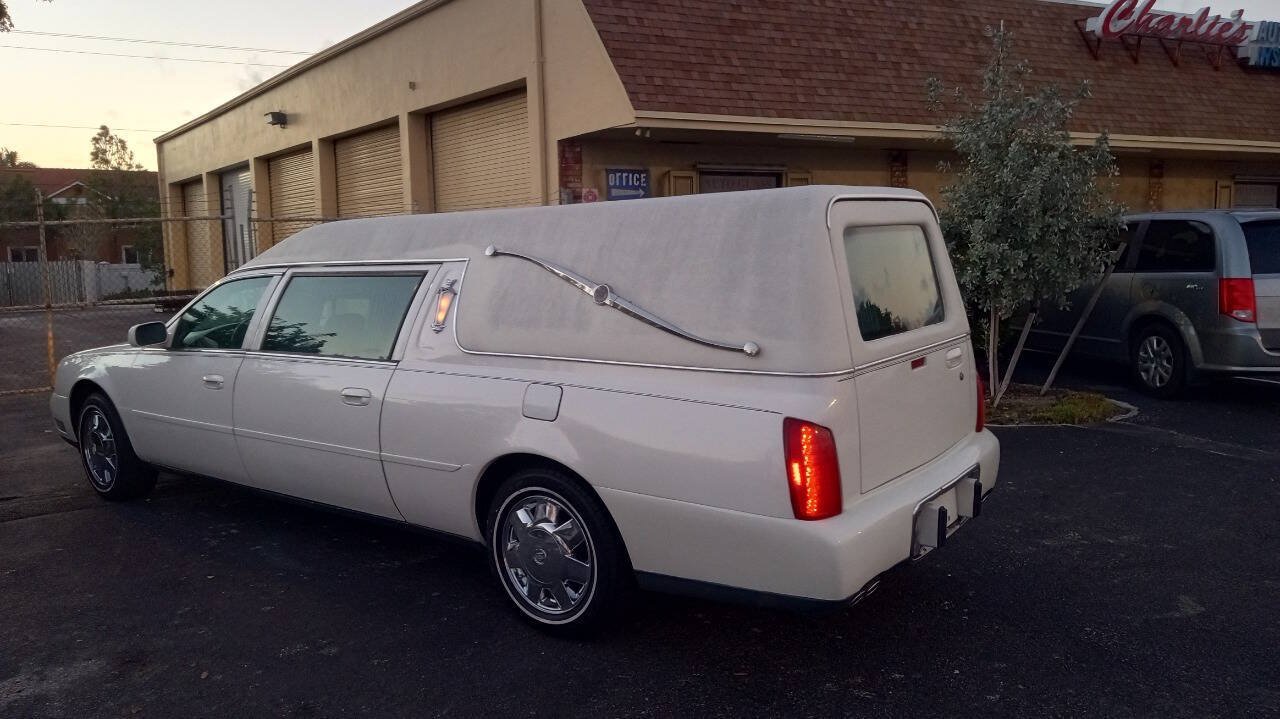 Used 2002 Cadillac De Ville Hearse FWD image 2