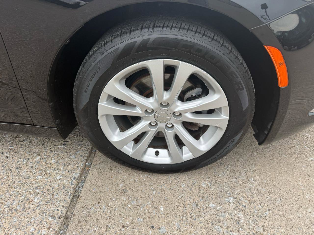 Used 2015 Chrysler 200 Limited image 22