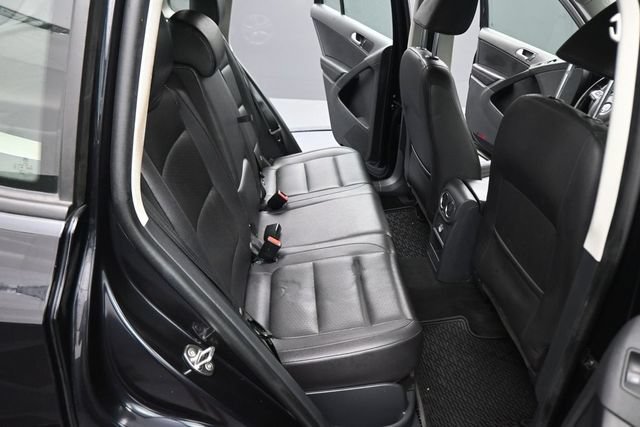 Used 2017 Volkswagen Tiguan S FWD image 16