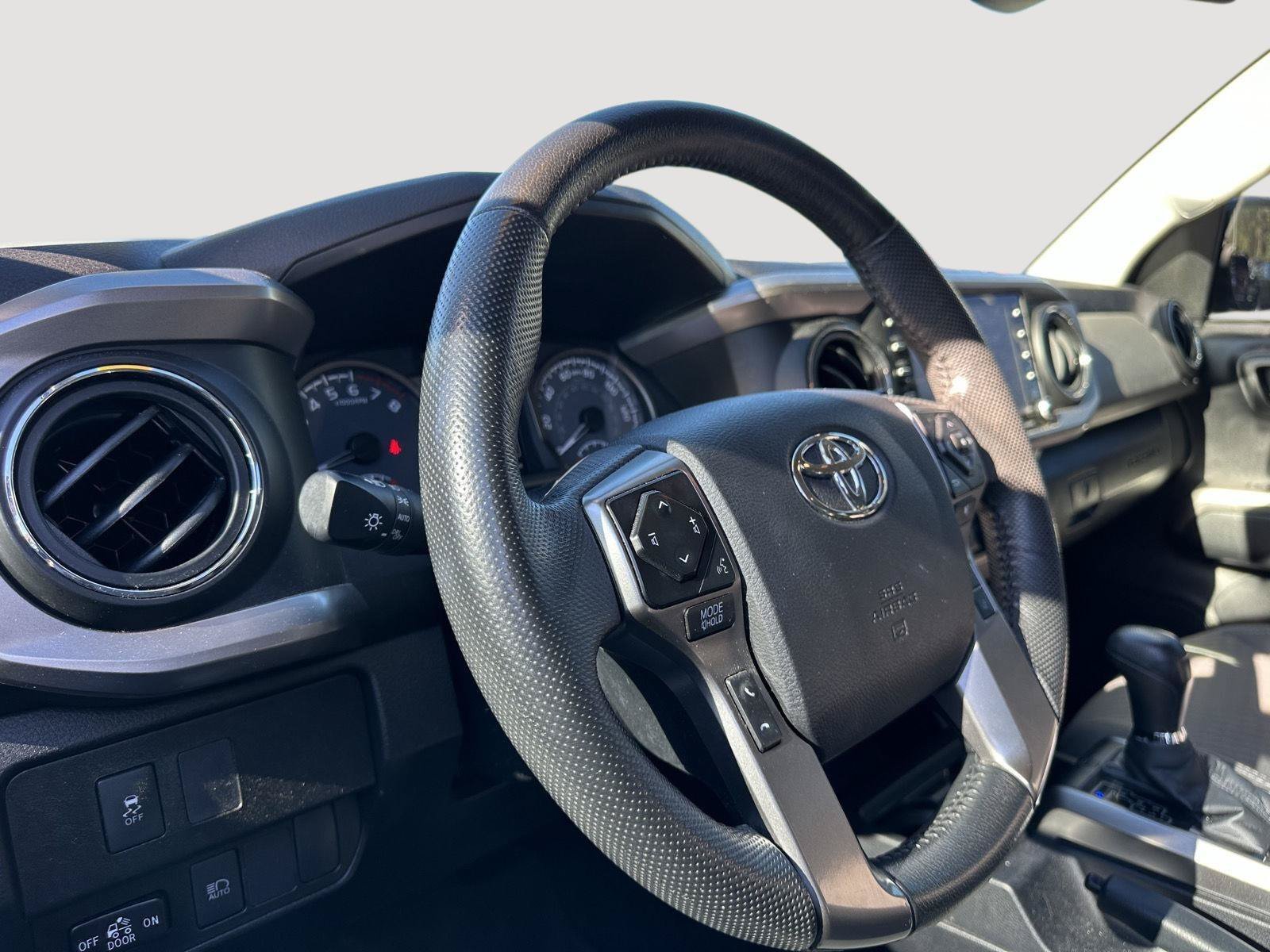 Certified 2022 Toyota Tacoma SR5 w/ Technology Package AWD/4WD image 11