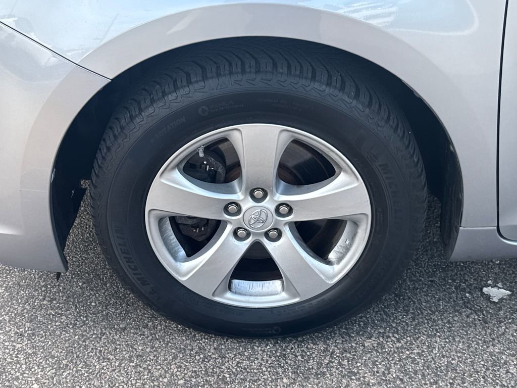 Used 2017 Toyota Sienna L FWD image 38
