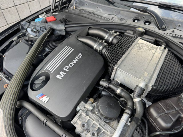 Used 2018 BMW M4 Convertible RWD image 3