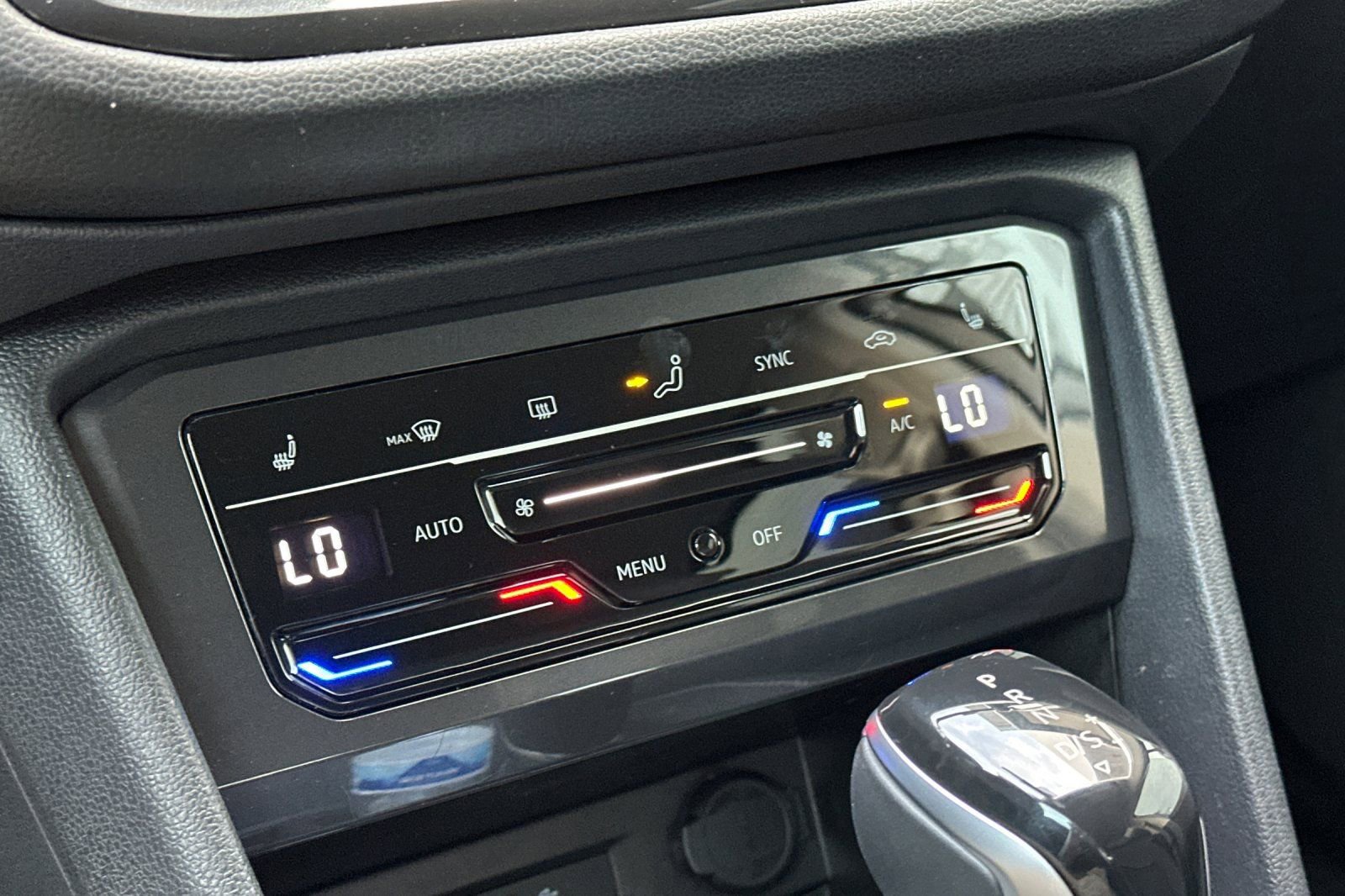 Used 2023 Volkswagen Tiguan SE image 21