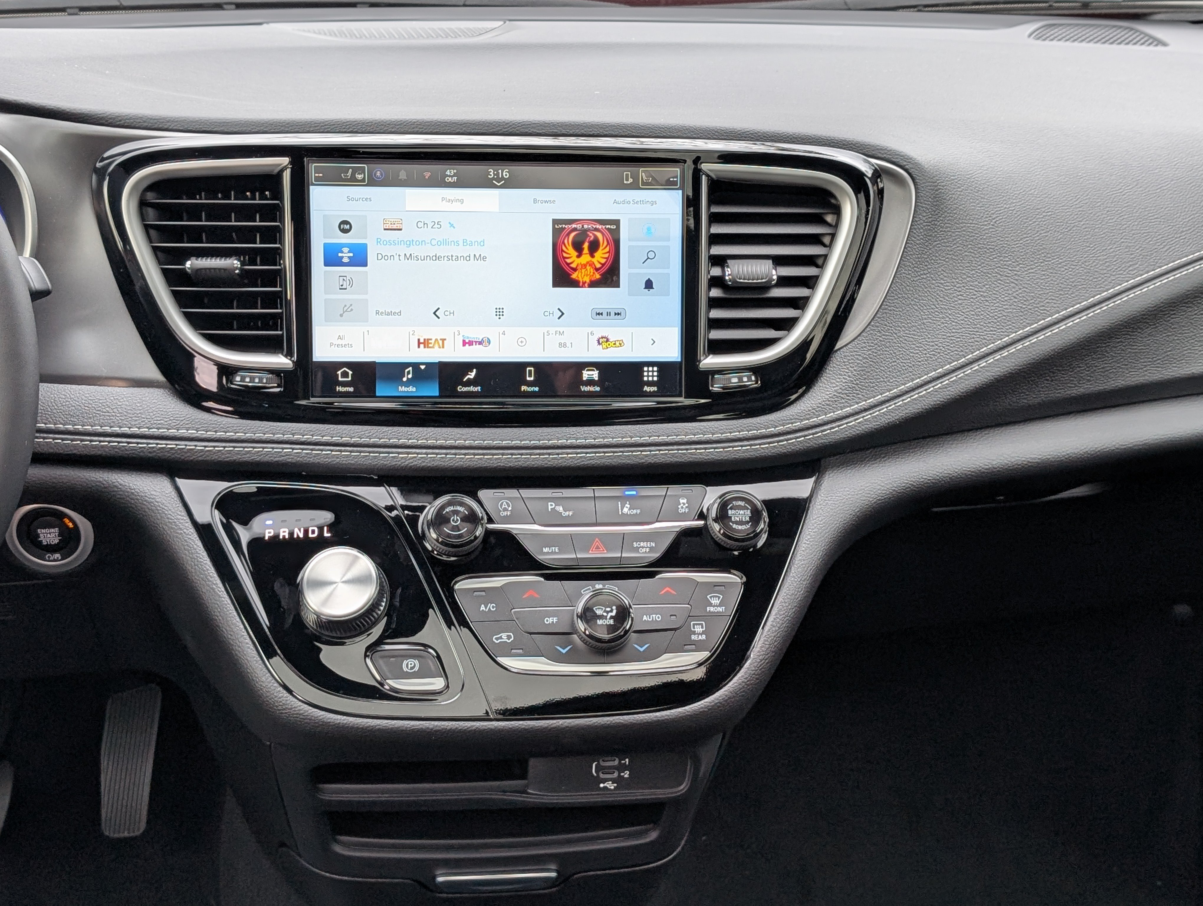 New 2026 Chrysler Pacifica Select AWD/4WD image 17
