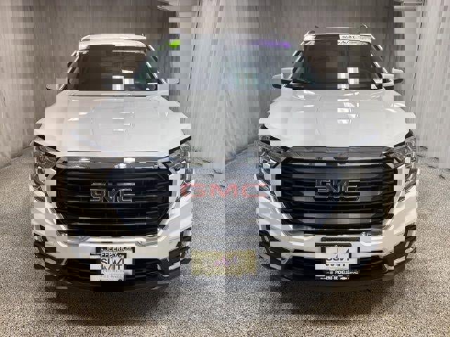 Used 2024 GMC Terrain SLE w/ Driver Convenience Package image 7