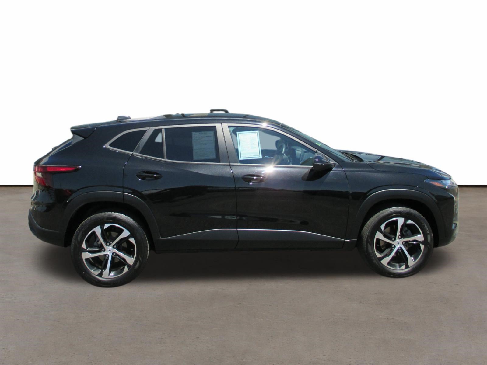 Used 2024 Chevrolet Trax RS FWD image 2