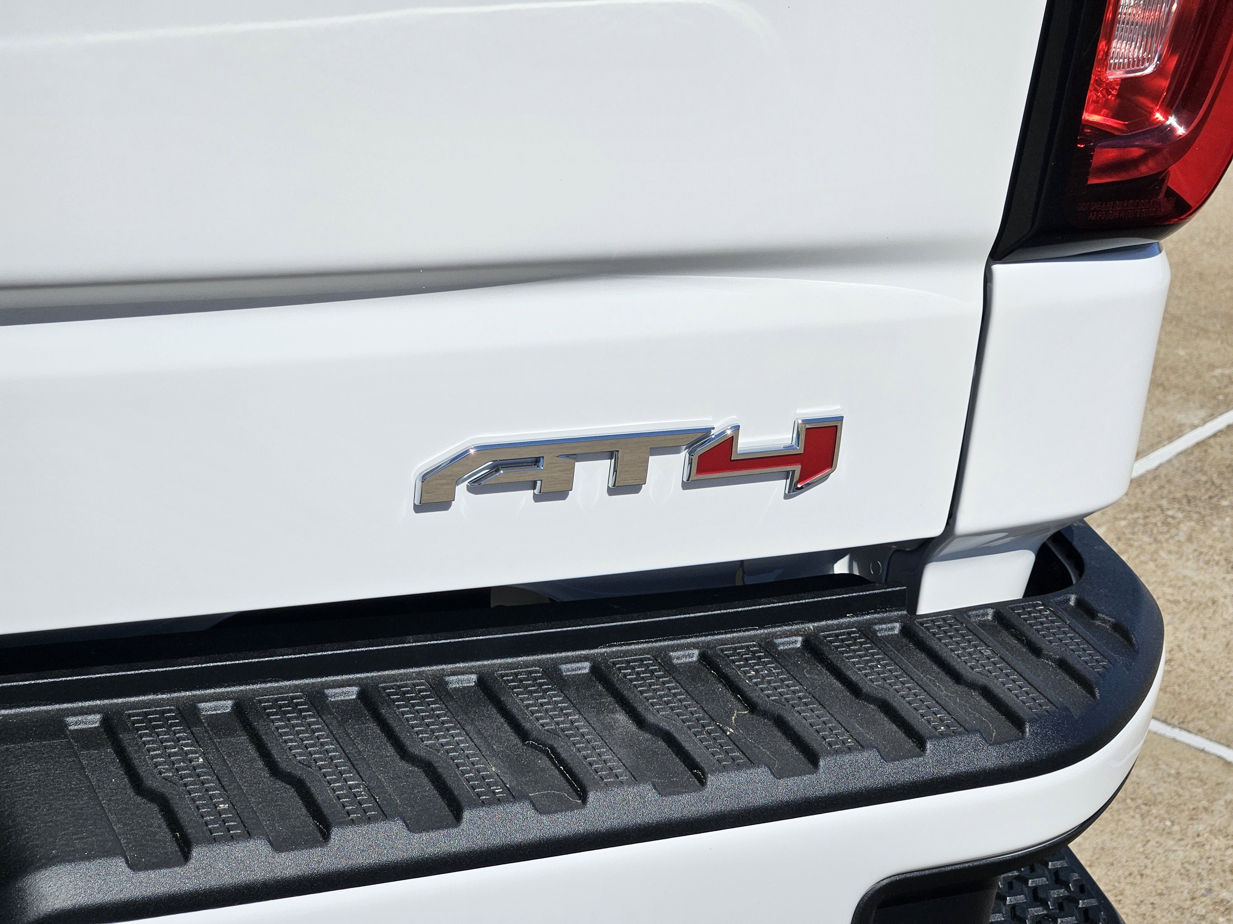 New 2026 GMC Sierra 1500 AT4 w/ AT4 Premium Package AWD/4WD image 8