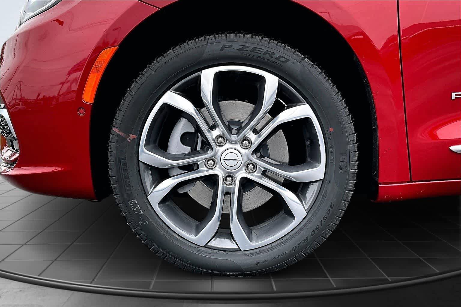 New 2026 Chrysler Pacifica Pinnacle AWD/4WD image 8