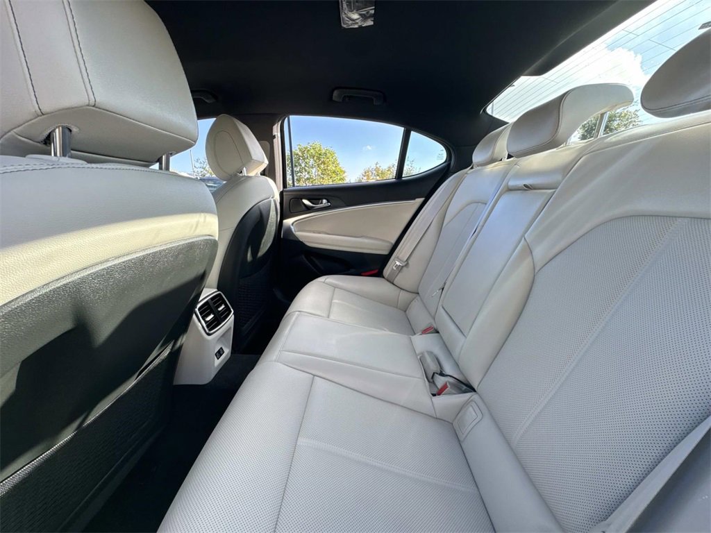 Used 2025 Genesis G70 2.5T image 28