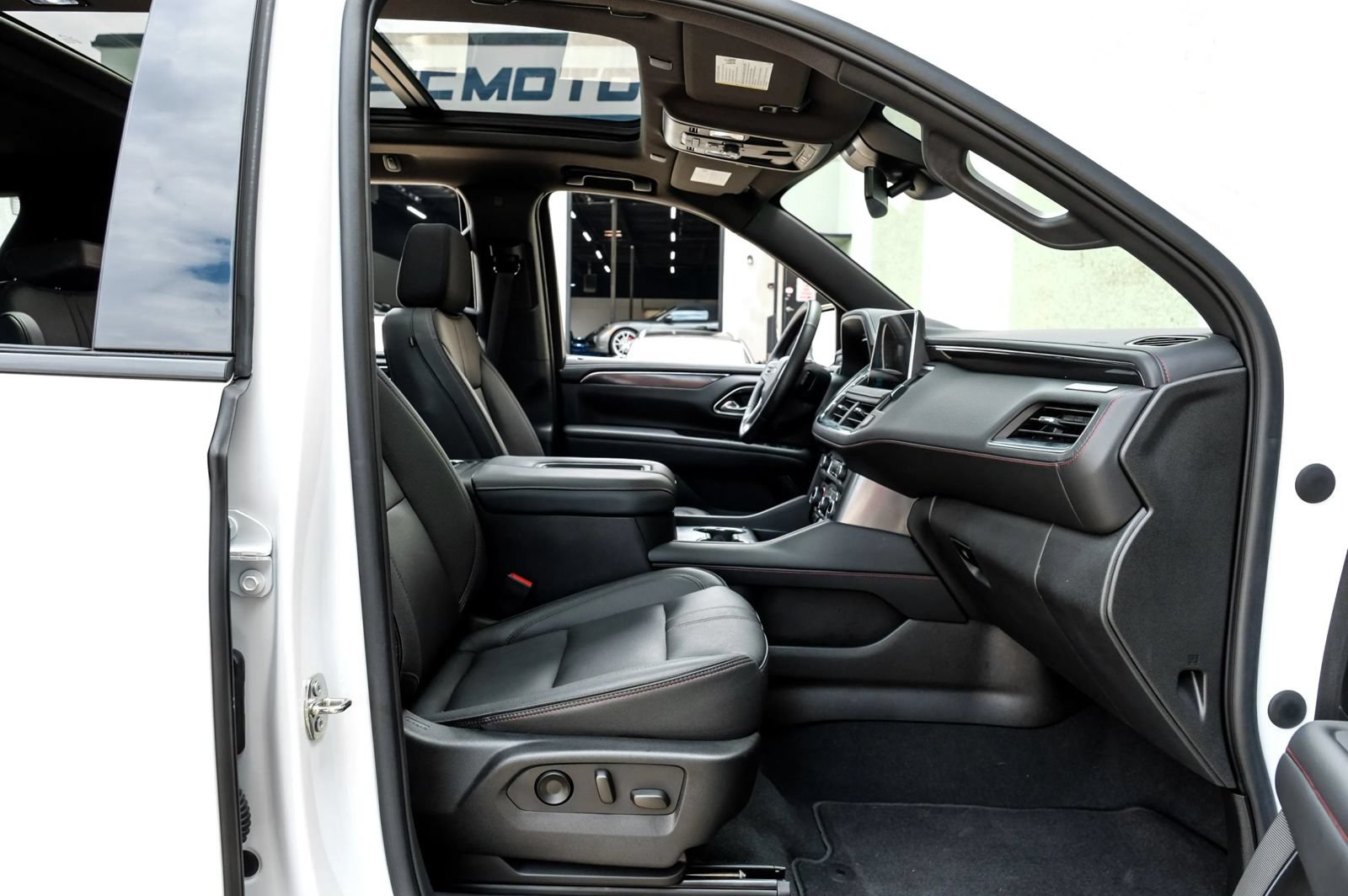 Used 2023 Chevrolet Tahoe RST w/ Luxury Package AWD/4WD image 43