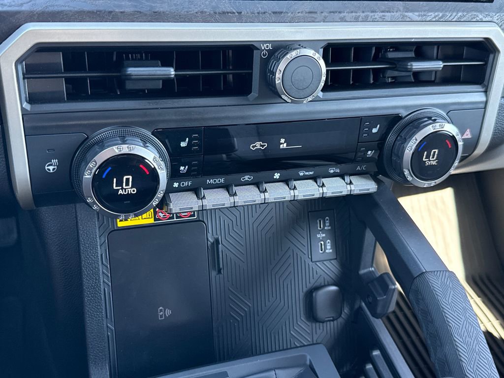 Used 2024 Toyota Tacoma Limited w/ Limited Package (LT) AWD/4WD image 23