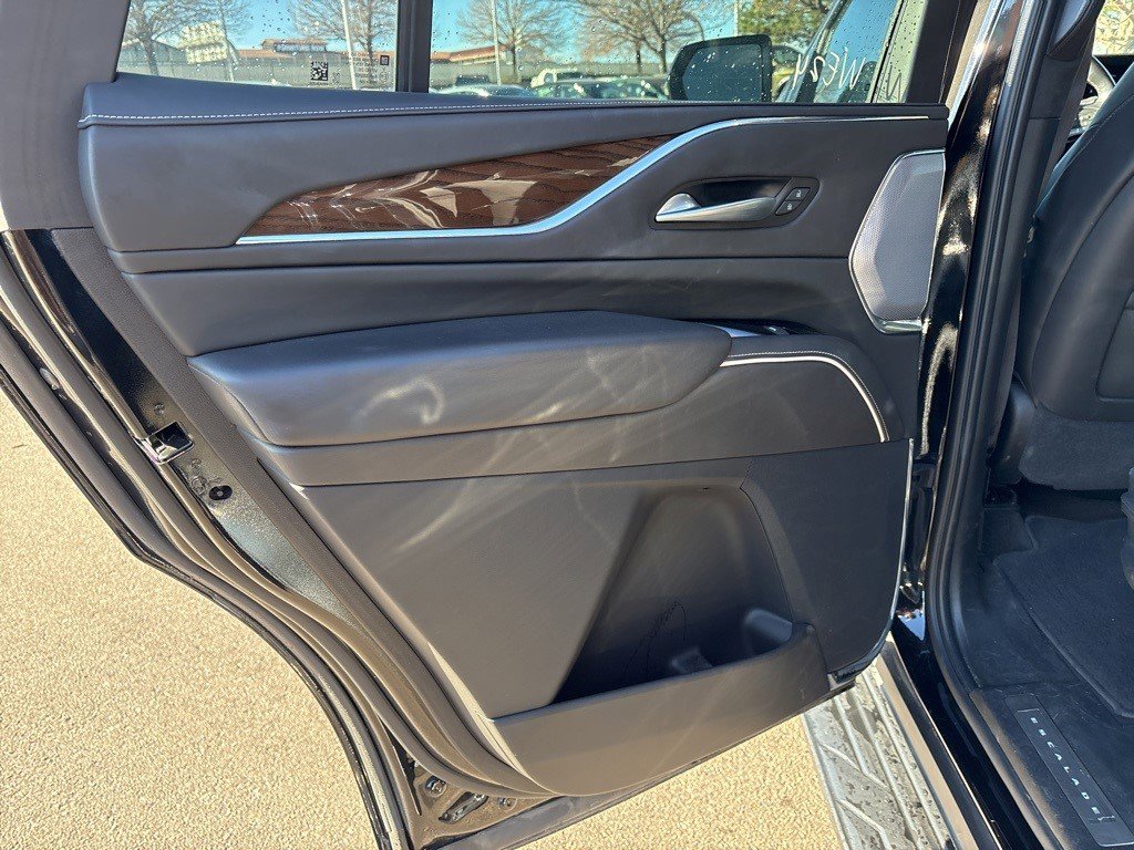 Certified 2023 Cadillac Escalade Premium Luxury Platinum image 15