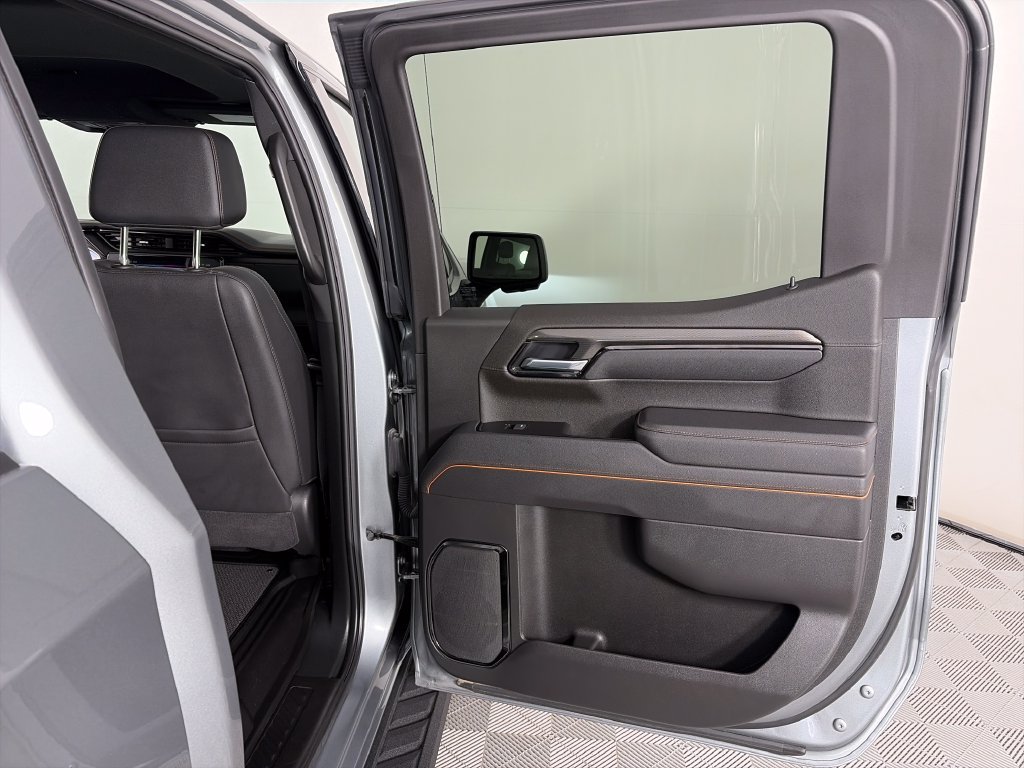 Used 2025 GMC Sierra 1500 AT4 w/ Technology Package AWD/4WD image 29