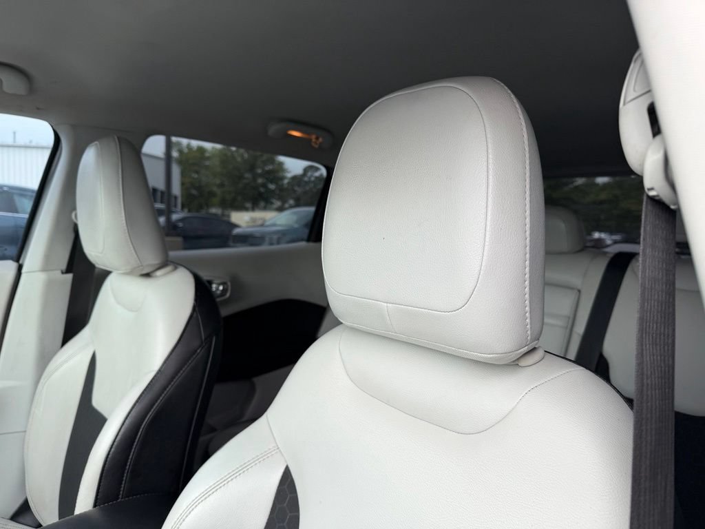 Used 2018 Jeep Compass Latitude w/ Popular Equipment Group FWD image 6
